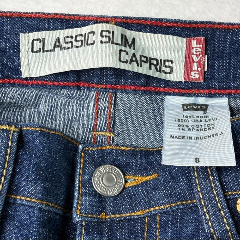 Levis Womens Classic Slim Capris Size 8 Medium Wash Denim Cropped Jeans Cuffed - Picture 8 of 9